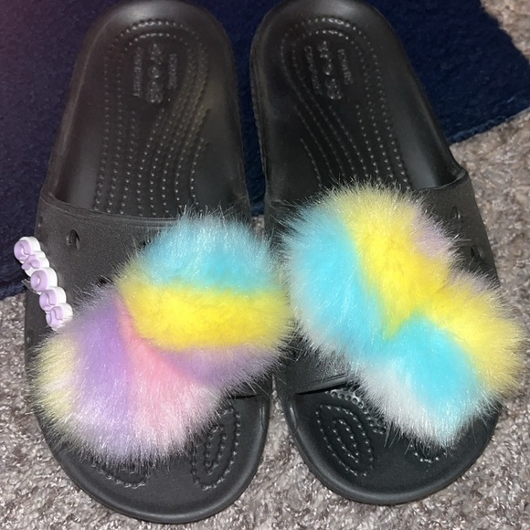 Adorable Crocs Slides Size 2Y - Picture 2 of 6